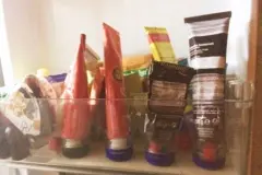 Ordnung im K&uuml;hlschrank-Seitenfach: So fallen Tuben nicht mehr um