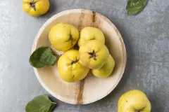 Quitten entsaften und weiter zu Gelee oder Mus verwerten