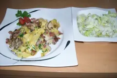 Schinken-Pfanne mit frischen Champignons und Nudeln