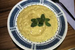 Steckr&uuml;ben-Creme-Suppe mit Katenschinken