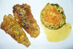 Lauchgem&uuml;se mit roten Linsen zu knusprig panierten Kabeljaufilets