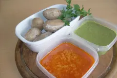 Grillso&szlig;en Mojo rojo und Mojo verde mit Papas arrugadas