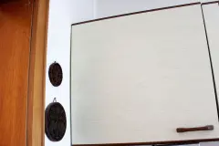 Oben auf dem K&uuml;chenschrank / Fett und Nikotin entfernen