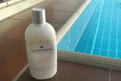 Sensible Haut nach dem Schwimmen pflegen