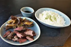 Gefl&uuml;gelleber in scharfer Knoblauchso&szlig;e auf asiatische Art