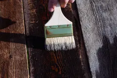 Holzschutzlasur aus Kleidung entfernen