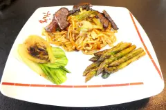 Steak Teriyaki mit Pak Choi und gr&uuml;nem Spargel