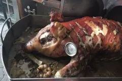 Spanferkel aus dem Lehmbackofen