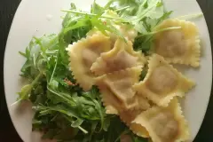 Ravioli mit Hackfleischf&uuml;llung und Rucola