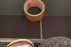 Gel&ouml;ste Sohlen von Hausschuhen kleben