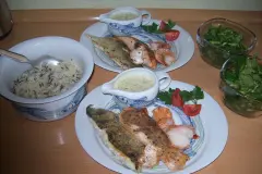 Feine Fisch-Variation mit Wildreis und Salat