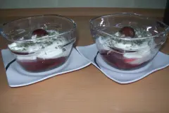 Pflaumen-Joghurt-Becher