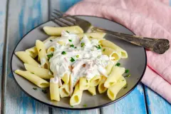 Nudeln in Frischk&auml;se-Sahne-Schinkensauce