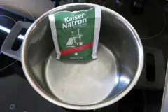 Angebrannt & verkrustet - hartn&auml;ckige Speisereste entfernen