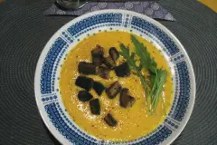 Karotten-Creme-Suppe mit Orange und Ingwer