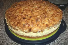 Bienenstich mit Biskuitteig