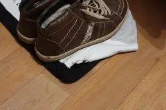 Alte Pullover als Ablage f&uuml;r Winterschuhe verwenden