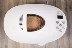 Brotbackautomat mit Sensortasten macht h&auml;ssliche Ger&auml;usche