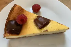 K&auml;sekuchen mit Keksboden und Kinderriegel