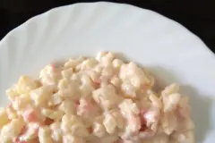 Kartoffelsalat mit Apfel und Tomate