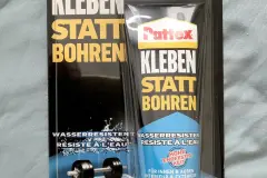 Wei&szlig;e Sneaker mit Montagekleber reparieren