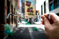 Mundschutz und Brille: 5 Tipps gegen beschlagene Brillengl&auml;ser