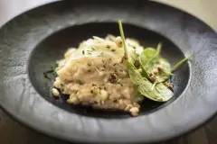 W&uuml;rziges Risotto ohne K&auml;se zubereiten