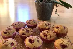 Saftige Erdbeer-Muffins mit wei&szlig;er Schokolade
