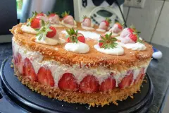 Erdbeer-K&auml;se-Sahnetorte