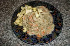 Tricolore Spaghetti mit Karotten, Sahne, K&auml;seso&szlig;e & Thai-Curry Popcorn