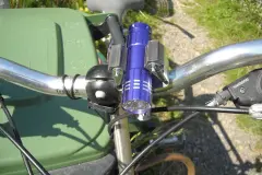 Stabile Halterung f&uuml;r eine Taschenlampe an Fahrrad oder Roller