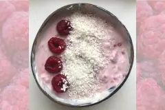 Kokos-Himbeer-Joghurt mit Raffaello