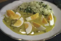 Butter-Kr&auml;uter-Reis mit Currysauce und Ei - vegetarisch
