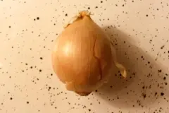 Rohe Zwiebel schneiden ohne Tr&auml;nen