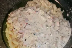 Spiralnudeln mit K&auml;se-Sahne-So&szlig;e