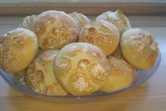 Buttermilch-Br&ouml;tchen mit zarter Kruste