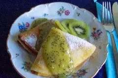 Crepes mit Kiwi-So&szlig;e