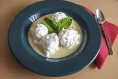Schneeb&auml;lle in warmer Vanilleso&szlig;e