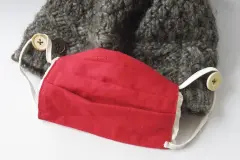 Knopf-Maskenhalter an M&uuml;tze n&auml;hen