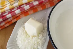 Selbstgemachtes Waschmittel mit Kernseife und Soda