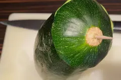 Angeschnittenes Gem&uuml;se oder Obst vor Austrocknen sch&uuml;tzen