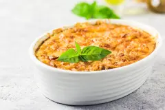 W&uuml;rziger Hackfleisch-Reis-Auflauf mit K&auml;sekruste