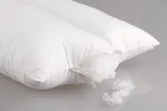 Kopfkissen verklumpt? So wird es wieder frisch und fluffig
