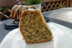 Gugelhupf mit Zitronenmelisse und Wein