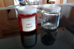 L&auml;stige Aufkleber und Etiketten von Gl&auml;sern entfernen