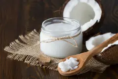 Kokos&ouml;l: Hausmittel f&uuml;r Haut, Haare und in der K&uuml;che