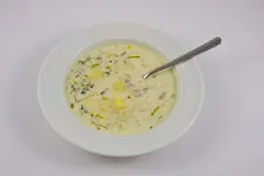 Schnelle Lauch-K&auml;se-Suppe mit Hackfleisch