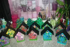Vogelhaus mit Acryl bemalen