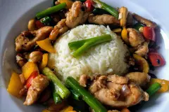 Asiatisches Hühnchen mit Cashewkernen