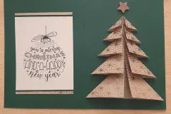 Weihnachtskarte mit gefaltetem Tannenbaum